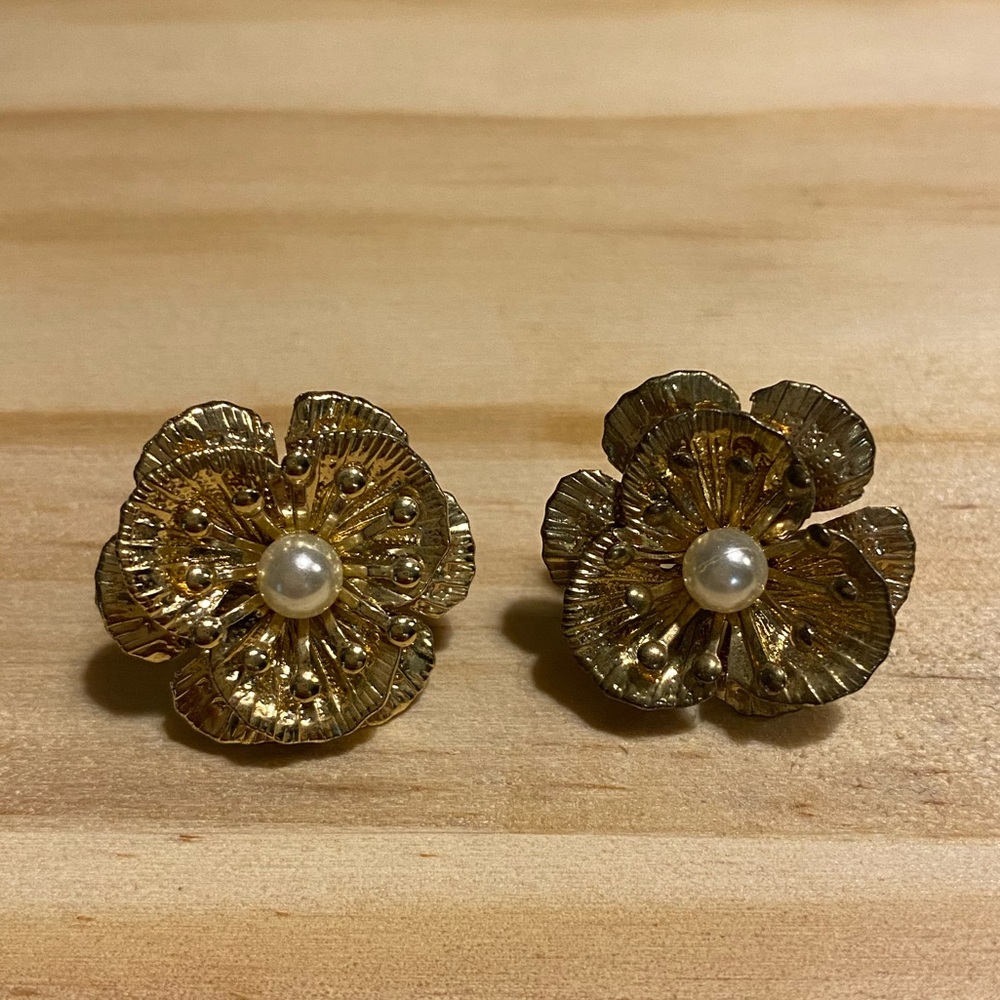 Anthropologie - Gold Floral Pearl Center Stud Earrings - Women Jewelry